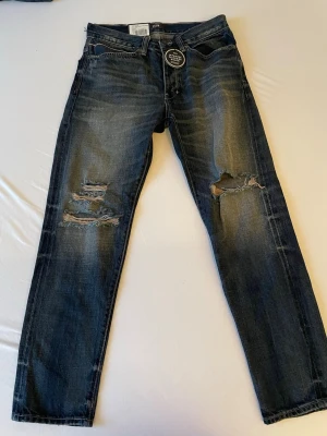 Oanvända Jeans från Neuw - Jeans från Neuw i storlek w29/l32. Modellen är relaxed fit. 