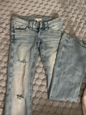 low waist - jeans från gina i storlek xs typ aldeig använt
