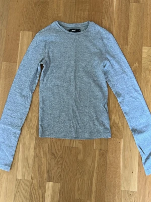 Tröja  - Ribbad från bikbok 