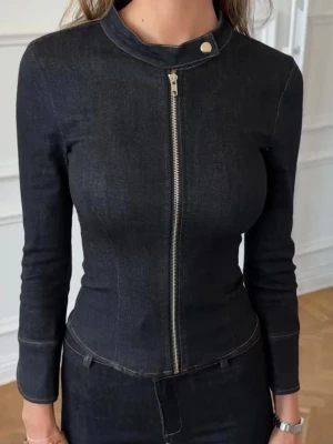 ALOHBA Jeansjacka - HELT NY! Lite tight för mig så skall köpa en ny! 