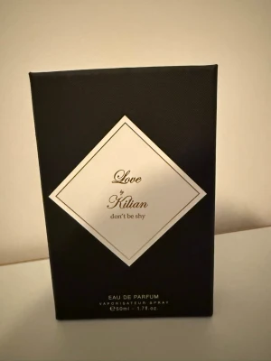 Love by Kilian Don't Be Shy parfym - Som ny, närmast full / testad endast ett fåtal gånger (se bilder för exakt vätskenivå). 