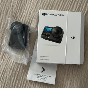 DJI Osmo Action 6 actionkamera - DJI Osmo Action 6 Standard Combo – Nyskick, kvitto från Elgiganten  Säljer en DJI Osmo Action 6 Standard Combo i nyskick. Kameran är endast använd 3 gånger och är i princip som ny. Den fungerar perfekt och har inga repor eller andra skador. Köpt hos Elgiganten. Originalkvitto originalkartong och samtliga originaltillbehör medföljer. Säljes endast eftersom den inte kommer till användning.