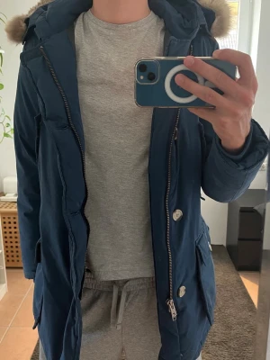 Woolrich arctic parka  - Woolrich arctic parka, extremt varm jacka som kommer hålla dig varm även under den kallaste vintern. Även väldigt snygg jacka med bra passform. Storlek S 