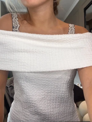 Vit offshoulder topp - En vit offshoulder topp