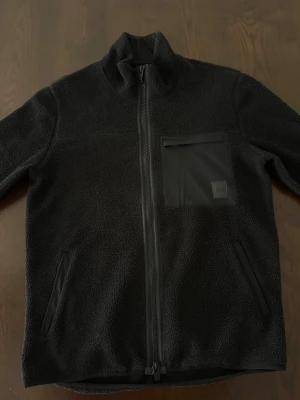 Matinique tröja fleecetröja  - Svart fleece från Matinique. Storlek medium herr