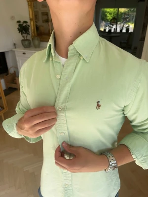 Ralph Lauren skjorta mint grön herr custom slim fit - Ralph Lauren skjorta ljusgrön mycket bra skick 