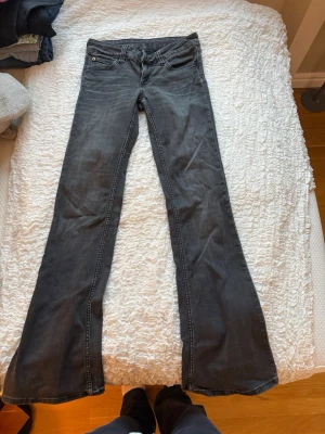 Jeans weekday - Svarta jeans weekday chpt Monday
