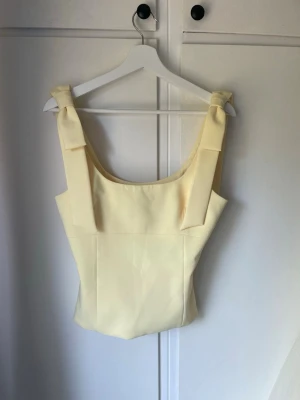 Jättesöt topp från Zara!💕💕 - Jättefin och ny utan prislapp tröja från Zara! I storlek M💕