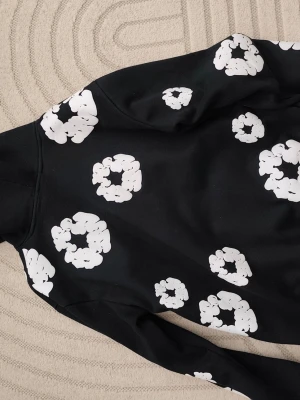 Denim tears hoodie - Använt den ett par gånger.Skön på sommaren 