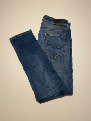 Jack n Jones jeans - Blå Jack n Jones’ jeans, SLIM/GLENN. Bra skick, W32, L32.