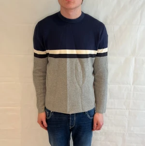 Massimo Dutti Sweater Grey - Grå stickad tröja i mycket gott skick.