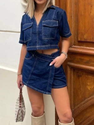 Mörkblått jeansset med shorts och topp - Demin set från Zara. Som gick viralt! Så finns massor av videos på TikTok för att se mer. Överdel: S Underdel: S  Använd vid 2 tillfällen🩷