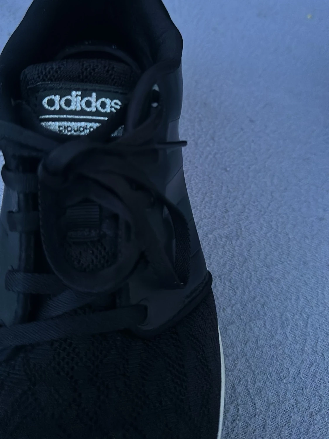 Svarta Adidas sneakers med vita sulor - 3