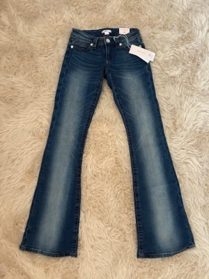 Low waist jeans  - Aldrig använda med prislapp kvar💕