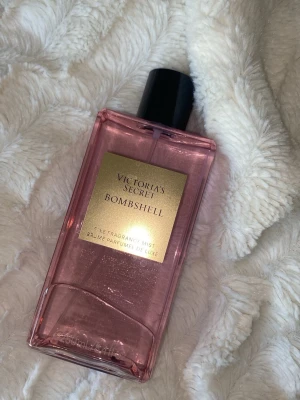 Victoria’s secret bombshell parfym - Helt oanvänd parfym som köptes på flygplats!! Nypris 313kr