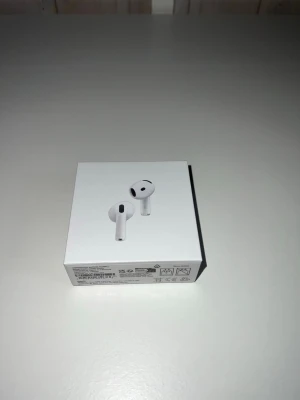 AirPods 4 - Oöppnade AirPods, priset är inte hugget i sten