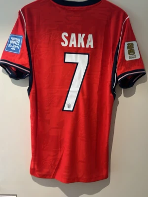 England Vm 2026 Saka  - En England tröja Vm 2026 Saka, spelar version, storlek L helt ny 