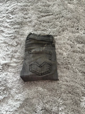 Replay jeans - Replay jeans.  Modell: Wallys skinny/slim  Storlek: 10A/142  Nypris 899kr  Vårt pris 219kr