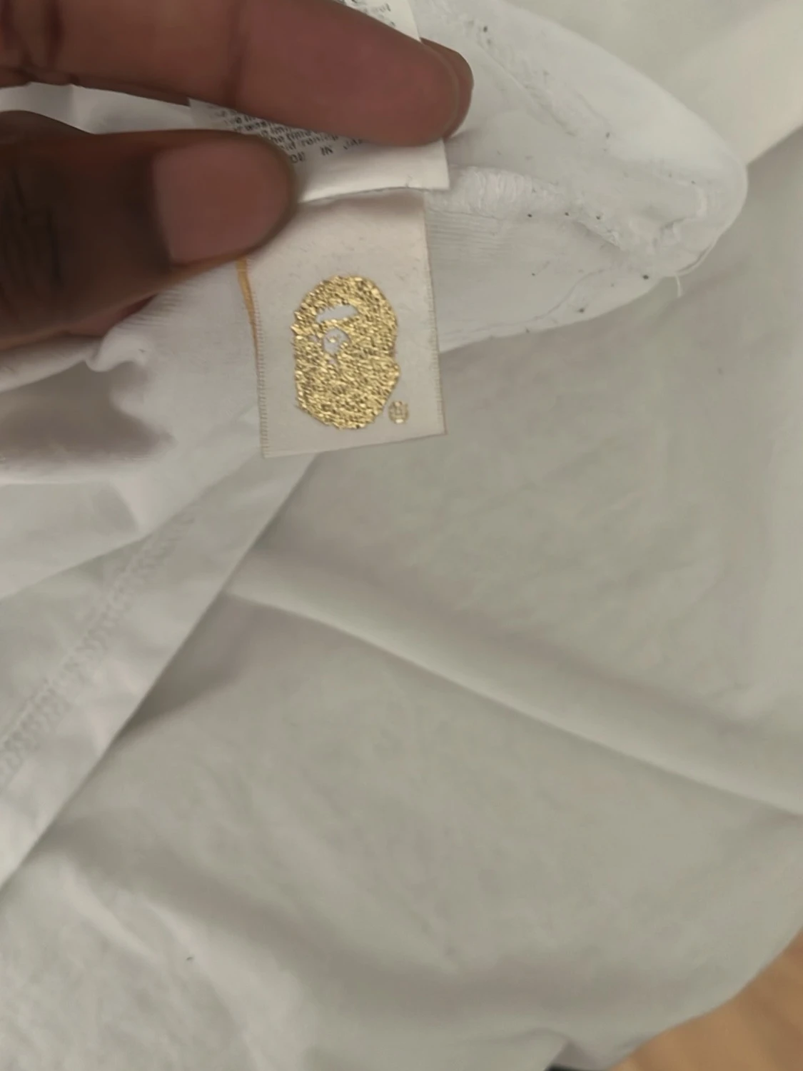 Vit BAPE t-shirt med rosa camomönster - 3