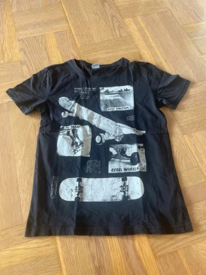 T-shirts - 7 stycken T-shirts i storlek 134-140