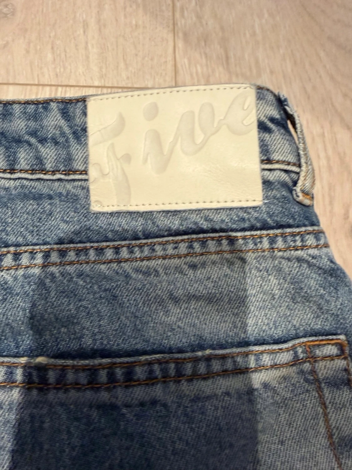 Blå raka jeans med rå kant (fivefourfive)  - 1