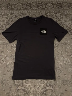 North Face Tshirt - Mängdrabatt finns! Ju fler plagg du köper, desto bättre pris kan jag ge!