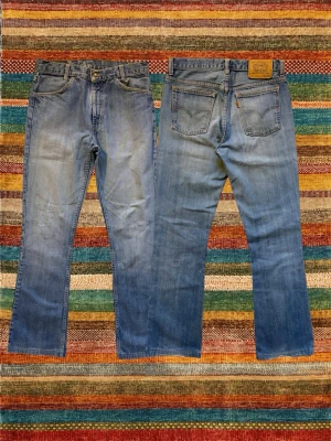 *Orange Tab* Levi’s Bootcut Jeans - Ett par helt sjuka Levi’s jeans med en perfekt bootcut passform! Orange tab vilket är mycket eftertraktat. Storlek 31/34, utgå från måtten på sista bilden. Hör av dig vid frågor!