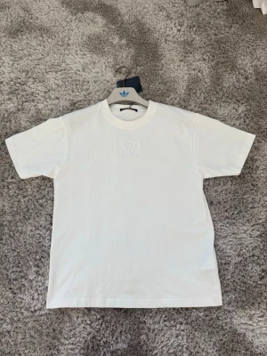 Märkes t-shirt - Aldrig använd