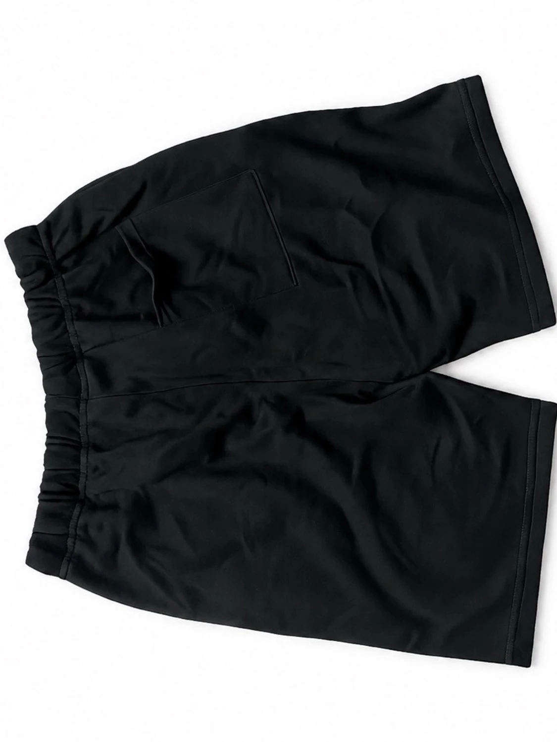 Svarta Essentials shorts med tryck - 2