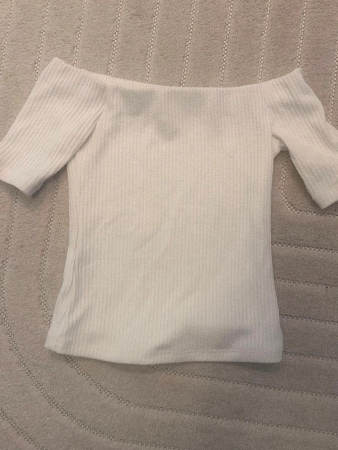 Två ribbade offshoulder-toppar - 1