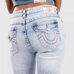 True religion jeans  - Super fina Jeans inte alls mycket använda, säljer dem pågrund av storlek och att dem inte kommit till användning 
