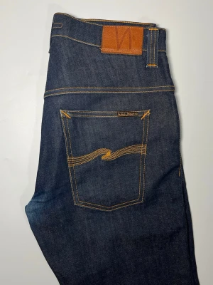 Nudie jeans - 👕 Plagg: Jeans                                                          📏 Storlek: 31/32                                                            🏷️ Märke/Modell: nudie                                                     ✨ Skick: Fint skick, litet slitage vid gylfen                                                        💬 Vid frågor är det bara att skriva!                                                                                          🛍️ Gramenti