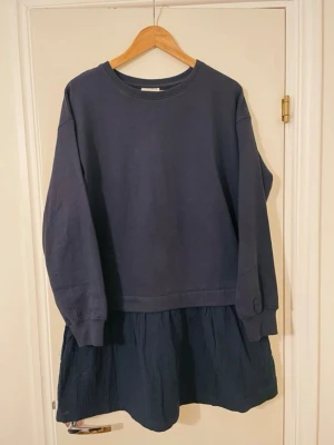 Bonprix Navy Blue Sweatshirt Dress - Absolutely adorable and effortlessly stylish navy blue sweatshirt dress from Bonprix.  * Beautiful, casual design combining comfort and femininity * Soft, lightweight fabric for all-day comfort * Sweatshirt-style top for a cosy, relaxed feel * Skirt made from a lighter, flowy material for a lovely contrast * Easy to dress up or down—perfect for everyday wear, shopping, or a casual outing * Size: M * Brand new and never worn  A cute and versatile dress that combines the comfort of a sweatshirt wi