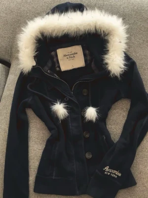 Abercrombie & fitch fur zip up  - Har sytt på pälsen själv! I perfekt skick 