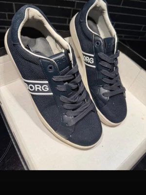 Björn Borg sneakers  - Unisex Björn Borg skor i storlek 40, är använda men i bra skick.  Kommer med sko kartong