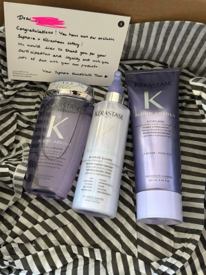 Kerastase Blond Absolu hårvårdsset - Säljer ett set med tre produkter från Kerastase Blond Absolu-serien. Innehåller schampo, leave-in och balsam!!! Aldrig använt då jag råkade vinna en tävling från Sephora men är inte blond🙈