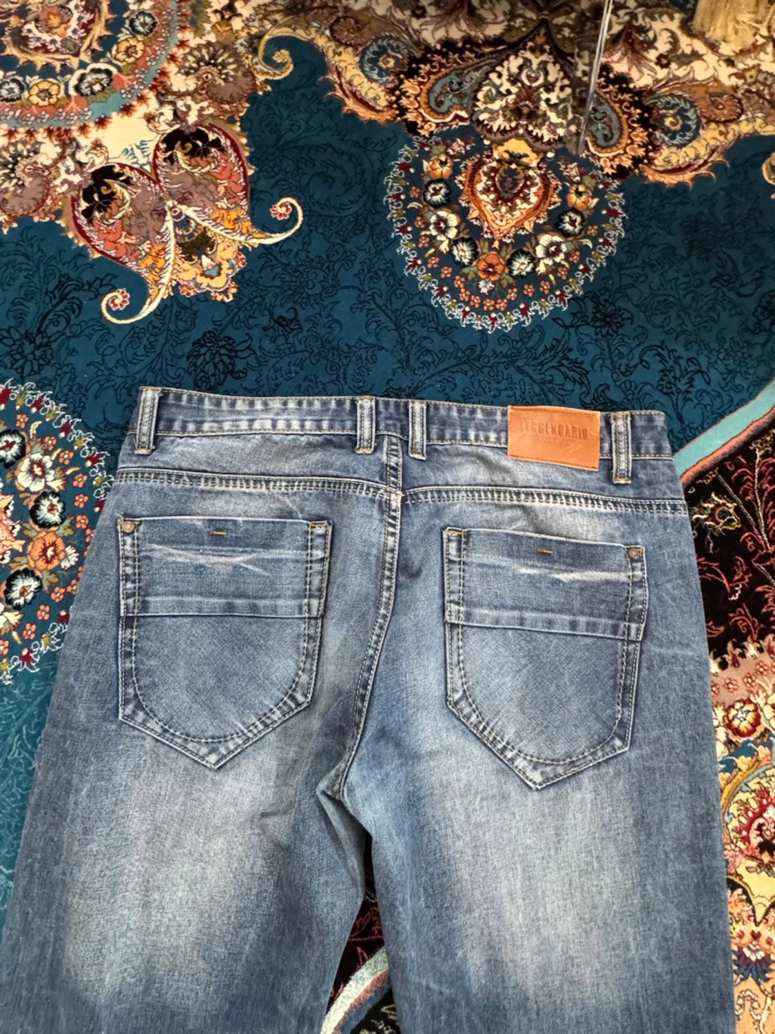 Blå raka jeans med slitningar - 5