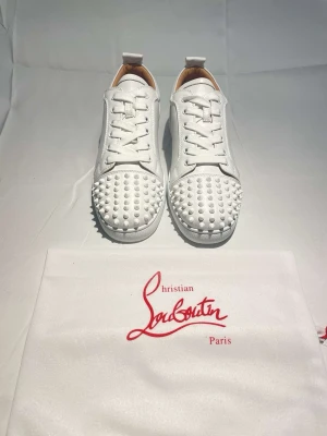 Christian Louboutin skor  - Riktigt feta Christian Louboutin skor i storlek 42, hör av er om ni har några funderingar