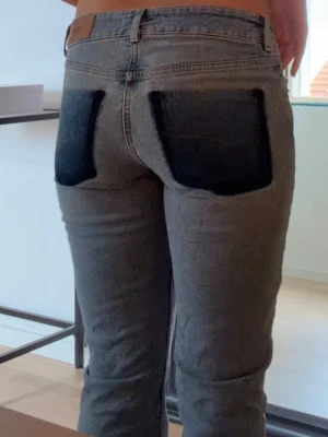 Jeans - Så snygga jeans med cool design på fickorna💘