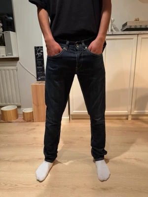 Dondup george  - Dondup jeans george storlek 31 ny pris 4000 har mått vid midja och längd. Hör av dig vid frågor?