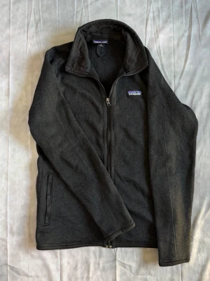 Patagonia Fleece - Riktigt nice patagonia fleece | Storlek M sitter som S | Riktigt bra skick | Bara skriva vid frågor eller funderingar 