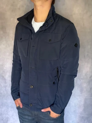 J.Lindeberg Bailey filed jacket - J.Lindeberg Bailey filed jacket | Storlek M | Riktigt bra skick | Modellen är 181 och väger 74kg | Bara att skriva vid frågor eller funderingar 