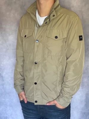 J.Lindeberg Bailey filed jacket - J.Lindeberg Bailey filed jacket | Storlek M | Riktigt bra skick | Modellen är 181 och väger 74kg | Bara att skriva vid frågor eller funderingar 