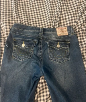 True Religion becca mid-waist jeans - True Religion , originally for 1399kr. Mid-waist bootcut size 29 worn a couple of times selling because of size