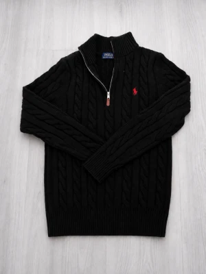 Ralph lauren quarter zip  - Mycket elegant och helt oanvänd quarter zip från Ralph lauren som passar till dem flesta klädstilar.