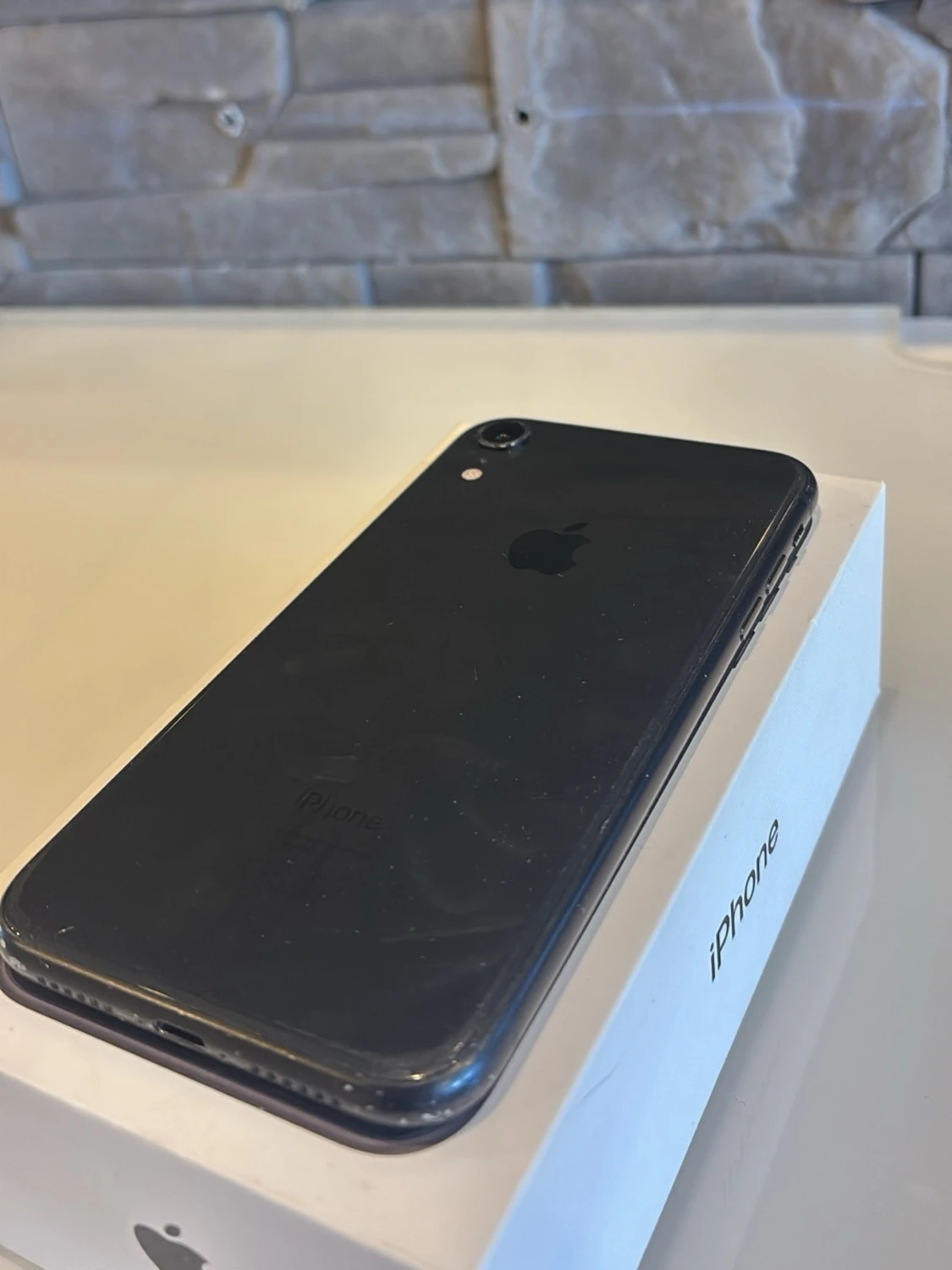 Svart iPhone XR med originalkartong - 3