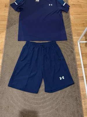 Under armour dress  - Finns i flera storlekar och färger, är liten i storlek så man ska gå ner en storlek, detta är M men passar S bäst. pris kan diskuteras.