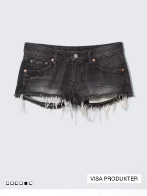 Svarta shorts Weekday - Super snygga svarta shorts från weekday i storlek 25. Helt nya och oanvända! 