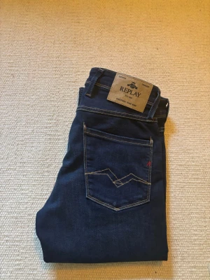 Mörkblå jeans från Replay - Helt nya replay anbass 