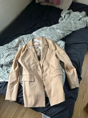 Beige kavaj från Mos Mosh - Snygg kavaj från mos mosh. Nypris 2799